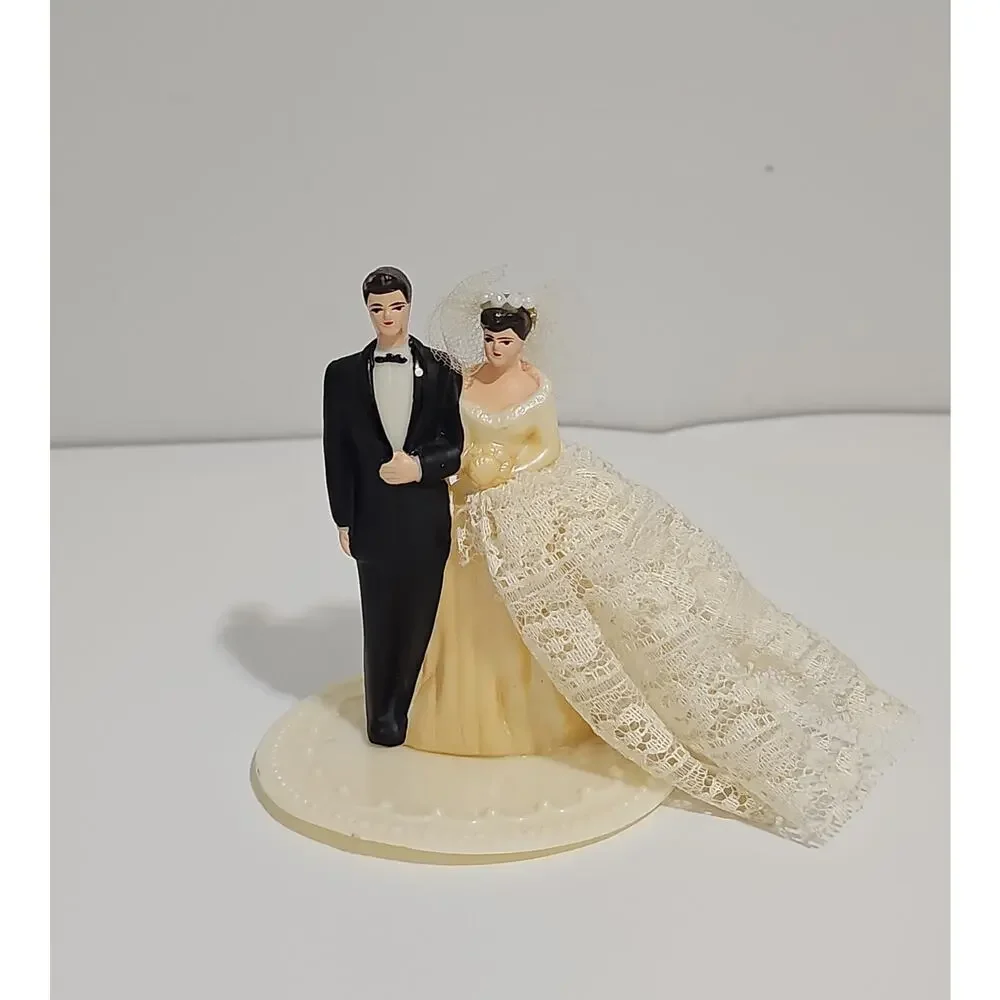 Vintage Bride Groom Wedding Cake Topper Lace Veil 50s 60s Retro Coquette